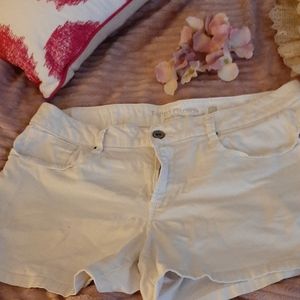 Whit super cute short Excellent condition!